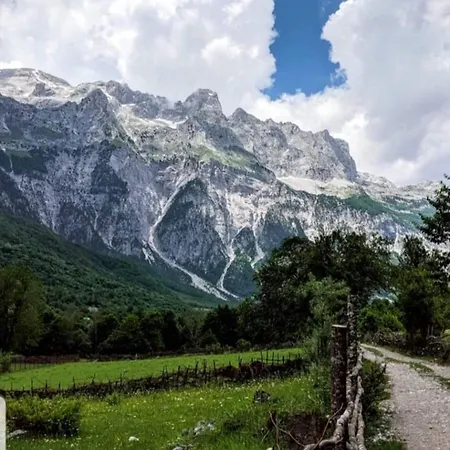 Kroni Πανσιόν Theth